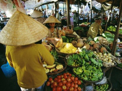 Вьетнамские рынки предоставляют огромный выбор традиционной и экзотической пищи