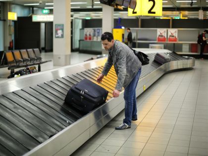 Картинки по запросу фото багаж в аэропорту